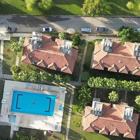 Ground Floor In The Garden With Excellent Location Апартаменти