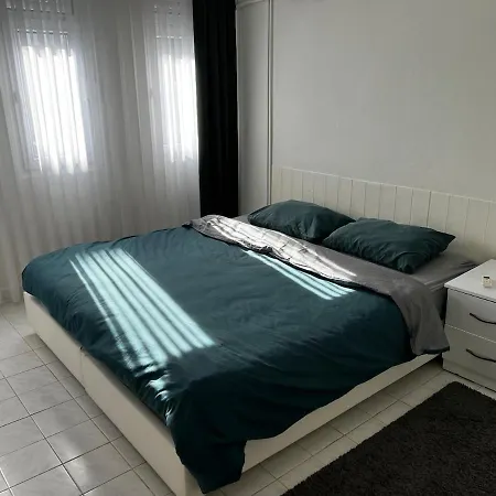 Апартаменти Ground Floor In The Garden With Excellent Location *